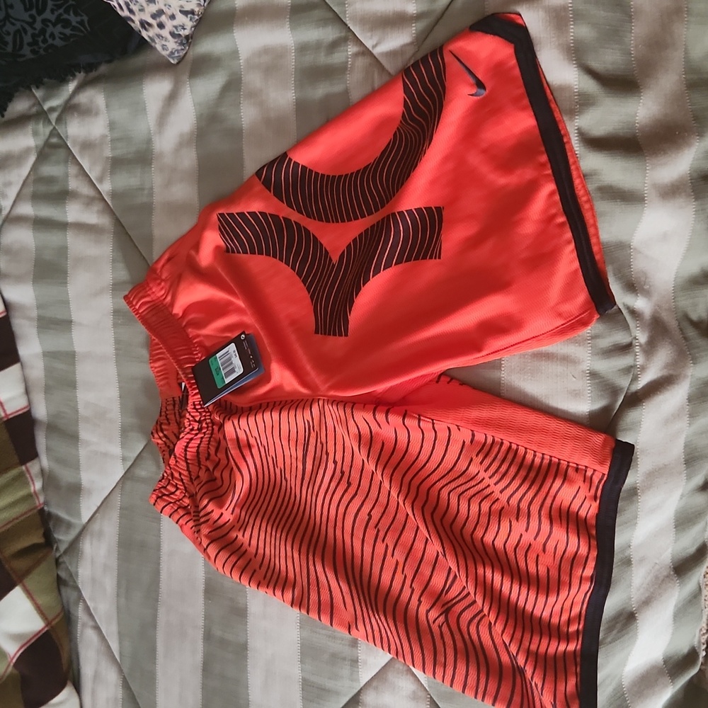 Nike Boys orange and black Basketball Shorts XL, NWT